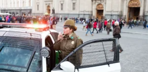 Durante el apagón masivo en Chile, mientras las redes de telefonía colapsaban, los sistemas de comunicación crítica de Carabineros y otras agencias de seguridad pública se mantuvieron operativos, garantizando la coordinación y respuesta en la emergencia.