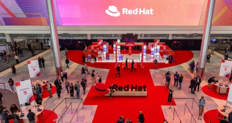 Red Hat anunció junto a Google y Meta una colaboración clave para integrar modelos de IA open source en entornos empresariales durante su Summit 2025 en Boston.