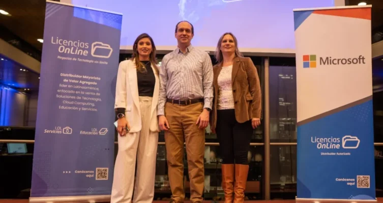 Camila Orellana, Daniel Abellá y Marcia Etulain.
