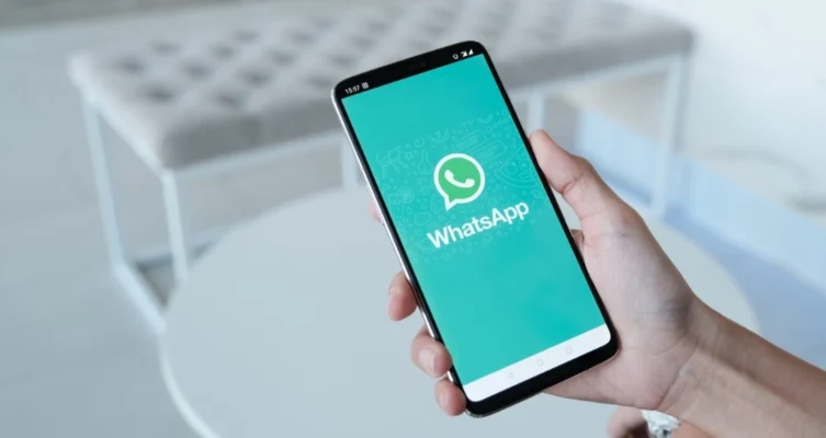 Meta eliminó más de 6,8 millones de cuentas de WhatsApp en agosto de 2025, tras detectar que estaban vinculadas a redes criminales dedicadas a estafas mediante ingeniería social.