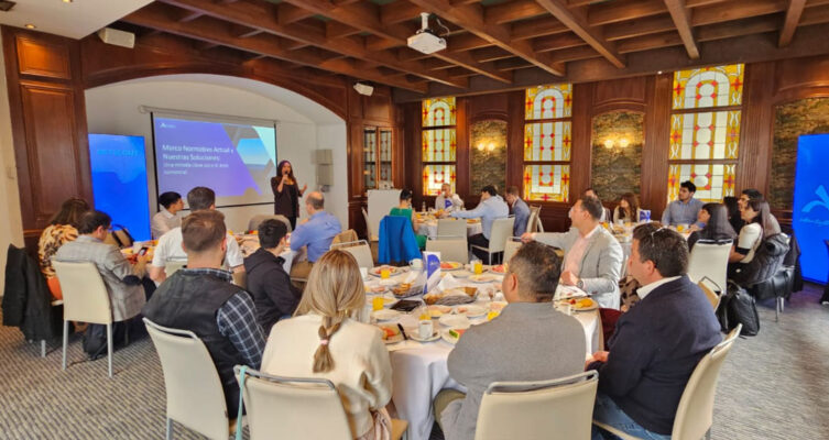 El evento tuvo lugar el 16 de octubre en el Hotel NH Collection Vitacura, y reunió a representantes de fabricantes, socios de negocio y especialistas en ciberseguridad.