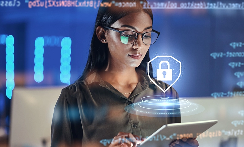 Instrucciones maliciosas pueden infiltrarse en datos públicos, documentación o materiales de entrenamiento, afectando el razonamiento del modelo desde su origen.