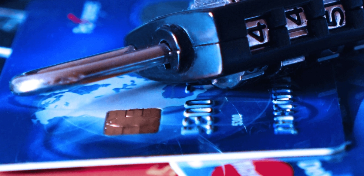 Los eventos de alto consumo, como Black Friday y Navidad, concentran el mayor aumento de fraudes digitales impulsados por técnicas de IA, según Experian.