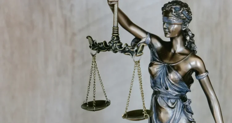 La Ley N°20.009 protege a los usuarios ante fraudes con tarjetas y transferencias electrónicas, un delito cada vez más frecuente en épocas de alto consumo.