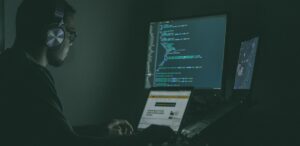 Chile avanza en ciberseguridad, pero el cumplimiento de la nueva ley sigue siendo un desafío.