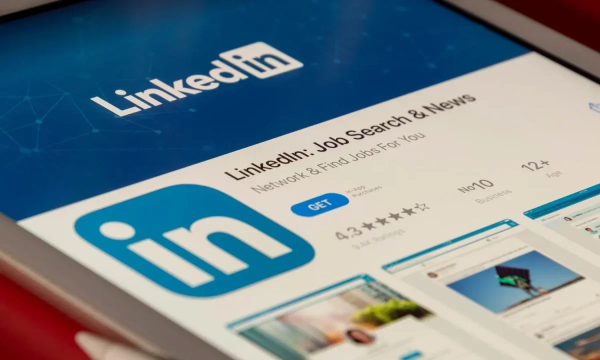 Con más de mil millones de miembros, LinkedIn se ha convertido en un objetivo atractivo para actores de amenazas que buscan información corporativa o política.