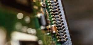 La inteligencia artificial acelera la escasez global de memoria RAM y encarece la tecnología.