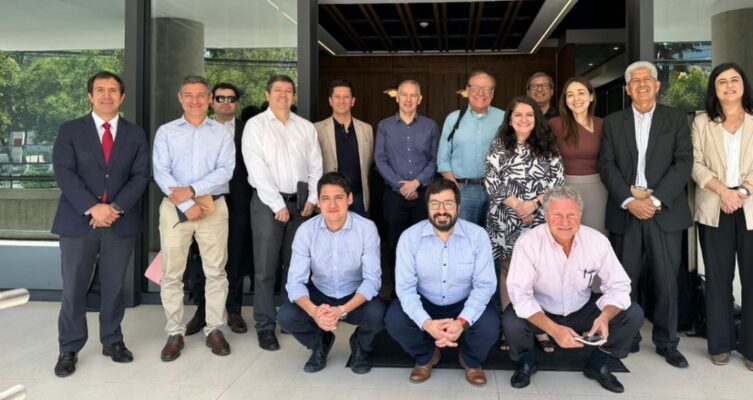 Natalia López, gerente general de Chile Data Centers, destacó la importancia de la colaboración y la visión de largo plazo para el desarrollo del sector.