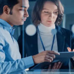 El 74% de las organizaciones reporta escasez de talento especializado en ciberseguridad.