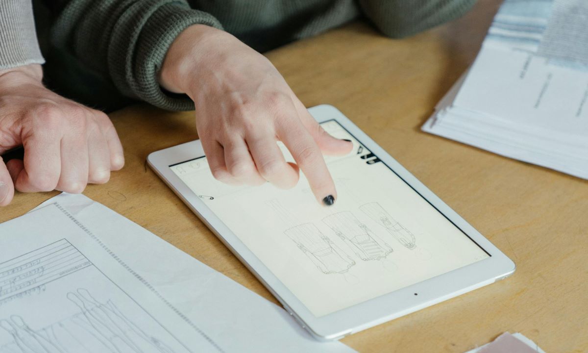 El comercio electrónico y los servicios digitales forman parte de la vida cotidiana, transformando la forma en que las personas compran, se informan y acceden a distintos servicios.