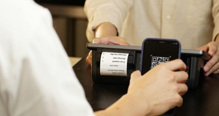 La expansión de los servicios digitales y plataformas tecnológicas plantea nuevos desafíos para la protección de los derechos del consumidor.