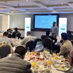 Ejecutivos de HPE e Intel junto a partners y mayoristas durante el encuentro en Santiago