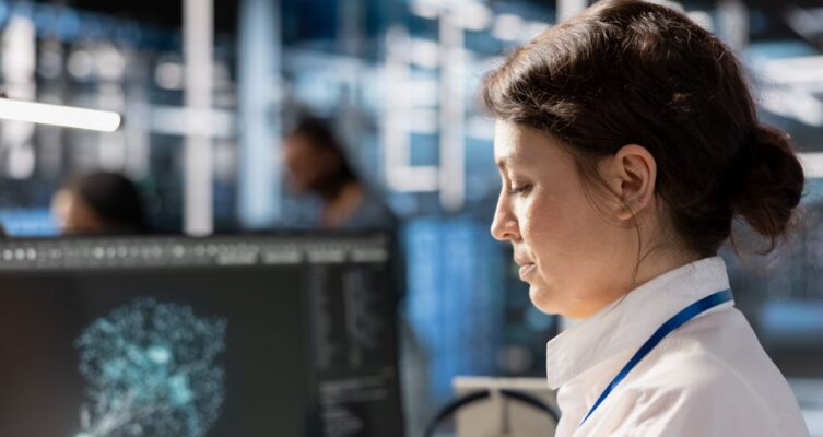 La inteligencia artificial crece, pero aún requiere criterio humano.