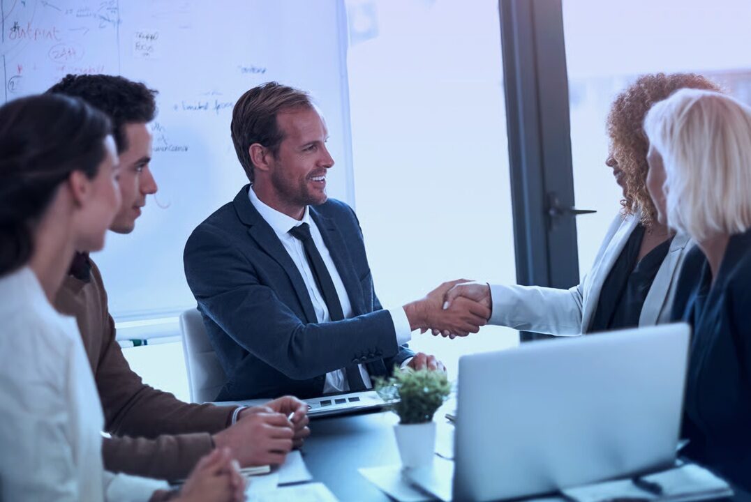 Organizaciones globales bajo presión digital. Empresas de distintos sectores enfrentan un aumento sostenido de ciberamenazas y mayor exigencia regulatoria.