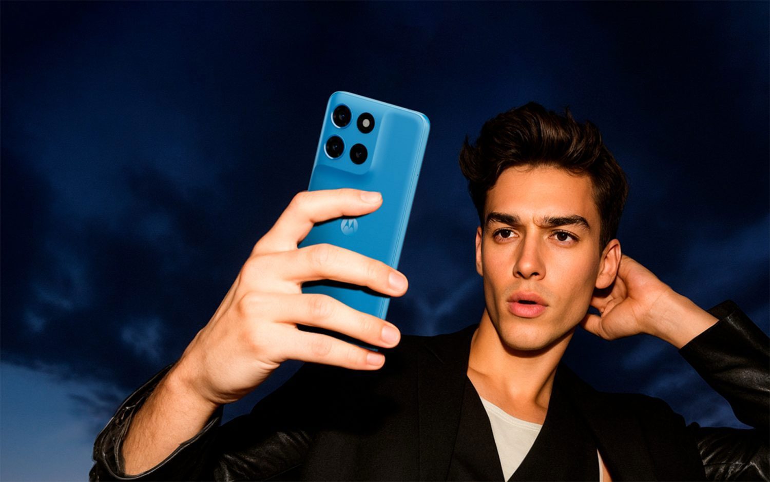 El moto g17 apuesta por la creatividad móvil con cámara frontal de 32 MP, lente ultra gran angular y herramientas de edición con IA integradas en Google Photos.