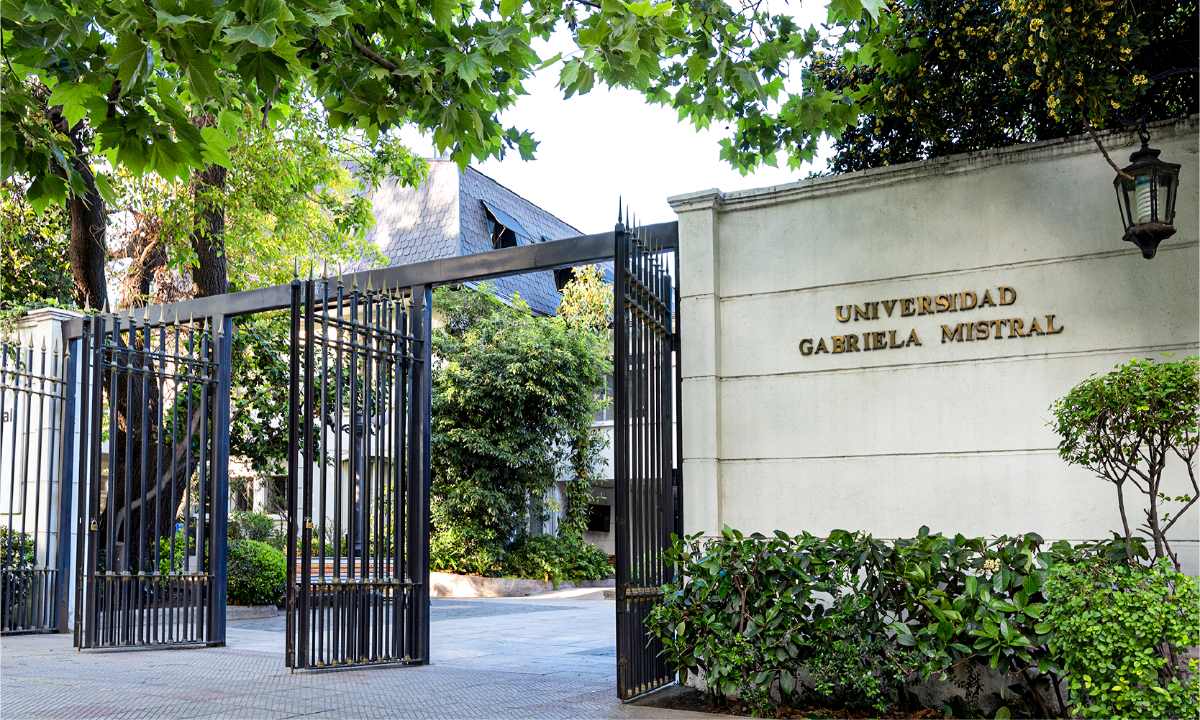 Solo dos universidades chilenas fueron incluidas en el WURI 2026: la Universidad Gabriela Mistral y la Universidad del Desarrollo.