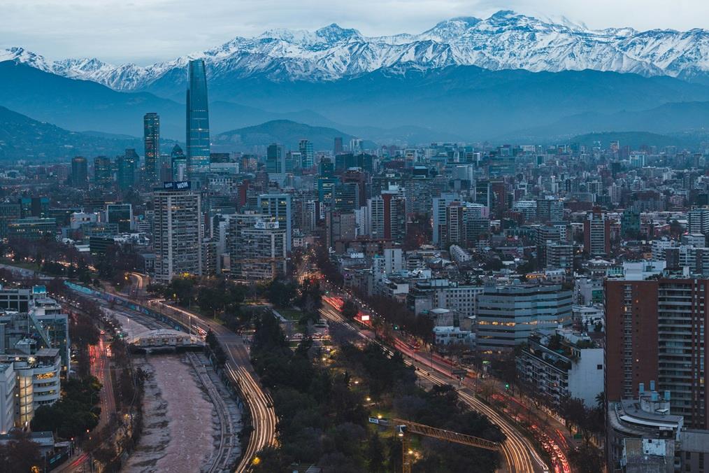 Chile enfrenta cuatro desafíos clave para consolidar su desarrollo: ciberseguridad, modernización regulatoria, eficiencia del gasto público y adopción responsable de IA.