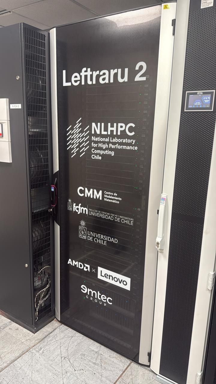 La infraestructura HPC implementada por Lenovo en el NLHPC incorpora servidores ThinkSystem y tecnologías avanzadas para acelerar el procesamiento de datos científicos.