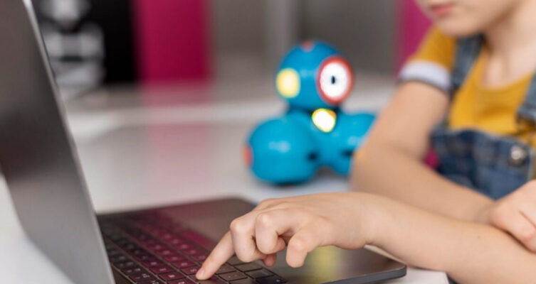 El uso de herramientas de inteligencia artificial entre los niños crece con rapidez y obliga a replantear cómo acompañar su experiencia digital de forma segura.