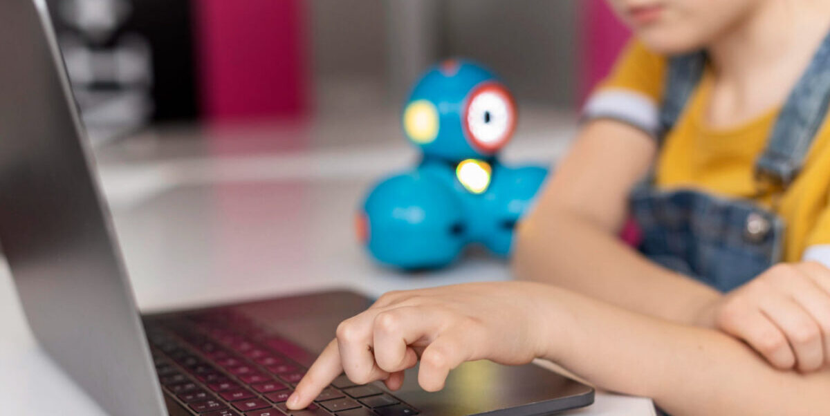 El uso de herramientas de inteligencia artificial entre los niños crece con rapidez y obliga a replantear cómo acompañar su experiencia digital de forma segura.