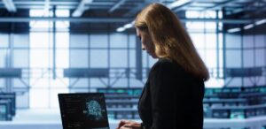 La expansión de la inteligencia artificial está llevando a las organizaciones de América Latina a reforzar sus estrategias de ciberseguridad para proteger datos, procesos e infraestructura crítica.