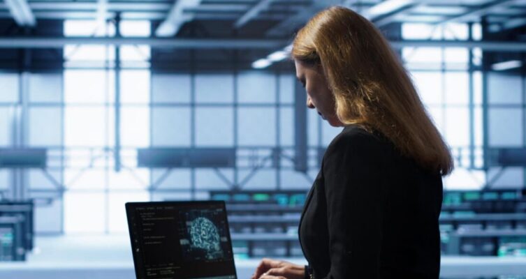 La expansión de la inteligencia artificial está llevando a las organizaciones de América Latina a reforzar sus estrategias de ciberseguridad para proteger datos, procesos e infraestructura crítica.