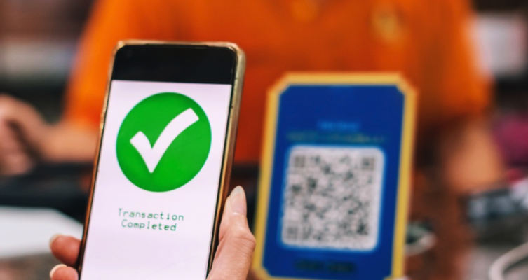 En Chile, el 65% de las personas utiliza principalmente la banca por internet y las billeteras digitales para realizar transferencias.