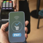 El crecimiento de tarjetas, billeteras y transferencias digitales está modificando tanto los hábitos de los consumidores como la infraestructura que necesitan los comercios chilenos.