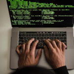 El avance de los agentes de inteligencia artificial obliga a las empresas a reforzar sus estrategias de ciberseguridad y adoptar herramientas capaces de anticipar amenazas digitales.