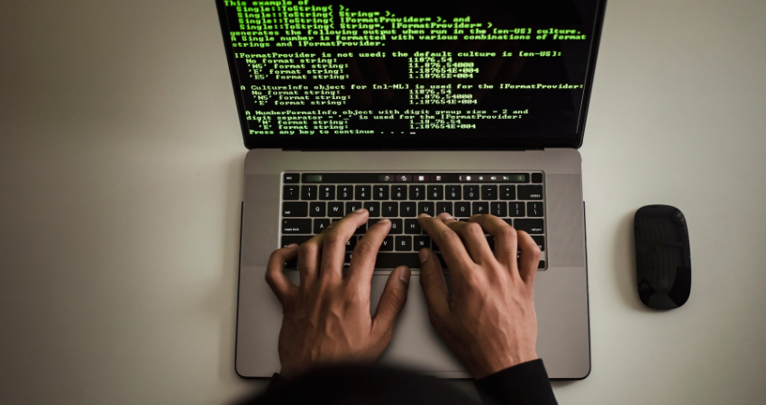 El avance de los agentes de inteligencia artificial obliga a las empresas a reforzar sus estrategias de ciberseguridad y adoptar herramientas capaces de anticipar amenazas digitales.