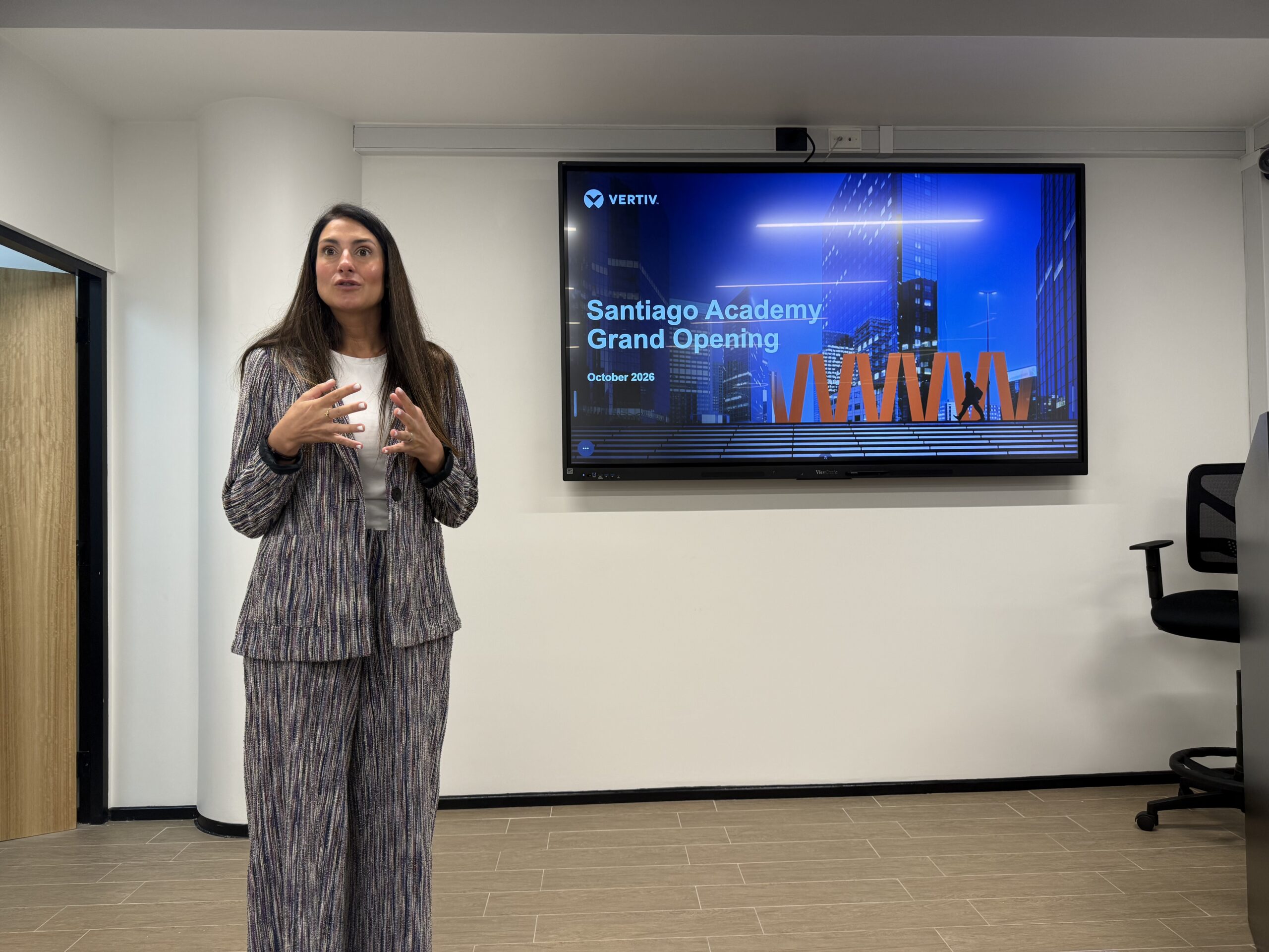 Vertiv Academy Santiago combina infraestructura real de centros de datos con programas de formación técnica para profesionales, clientes y partners del ecosistema tecnológico chileno.