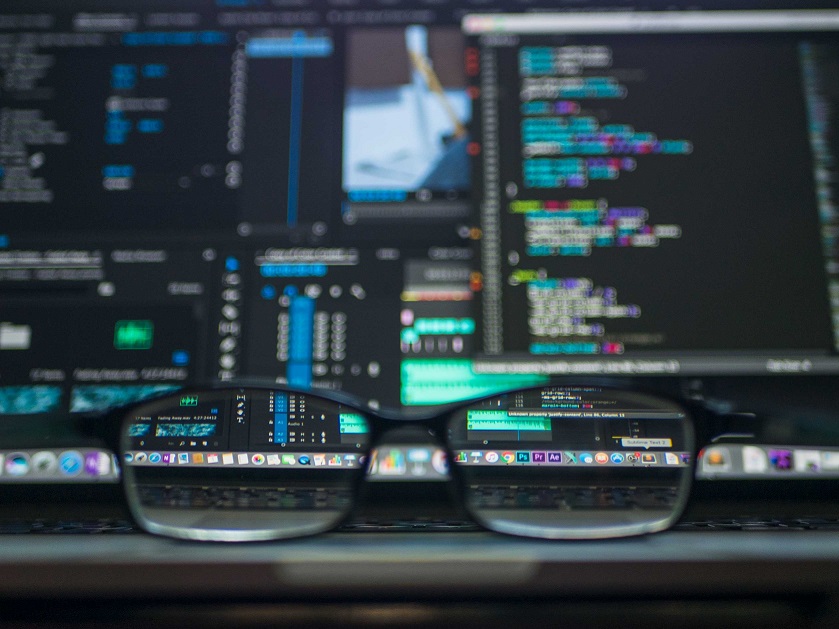 Los ciberdelincuentes pueden utilizar llamadas, SMS y mensajes de WhatsApp para hacerse pasar por empresas o personas de confianza y obtener información confidencial.