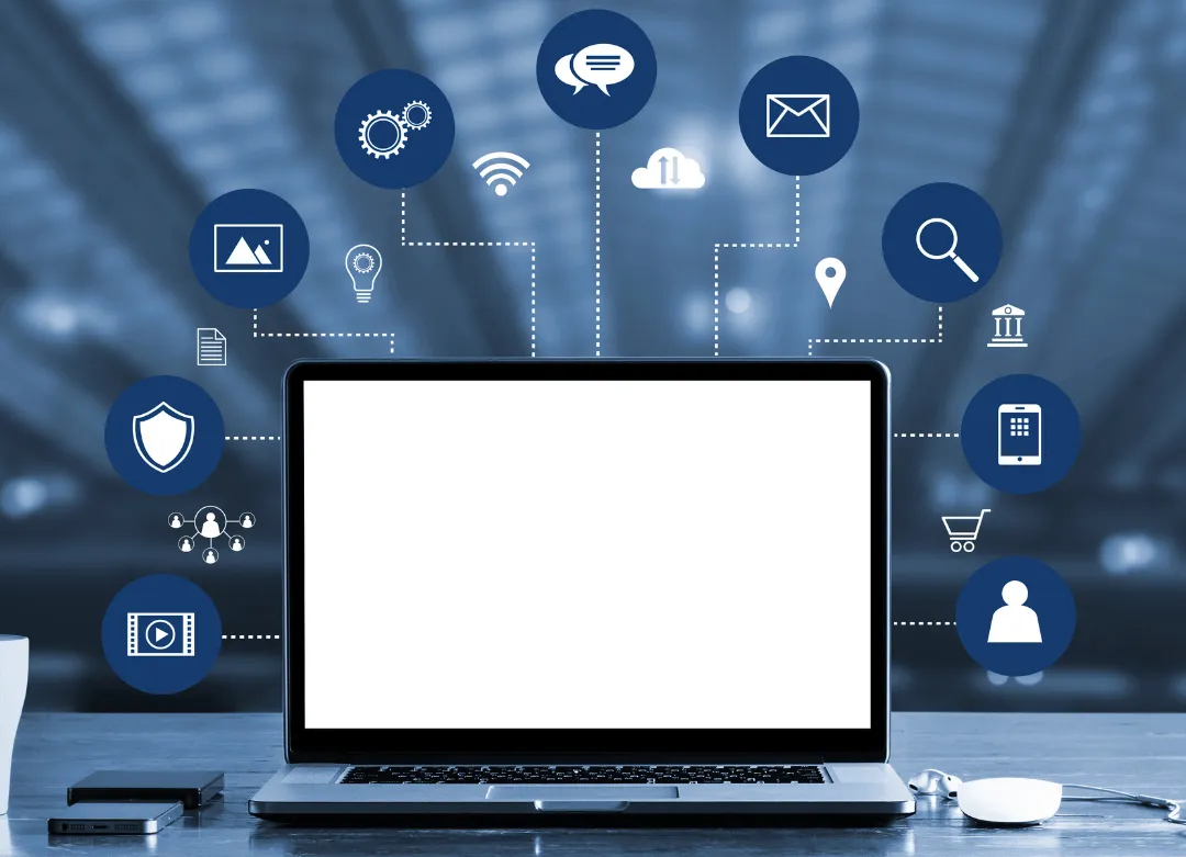 La tecnología de comunicación avanzada, como los servicios de voz PTT y la conectividad a través de 3G, 4G y Wi-Fi, facilita la coordinación eficaz de las operaciones logísticas.