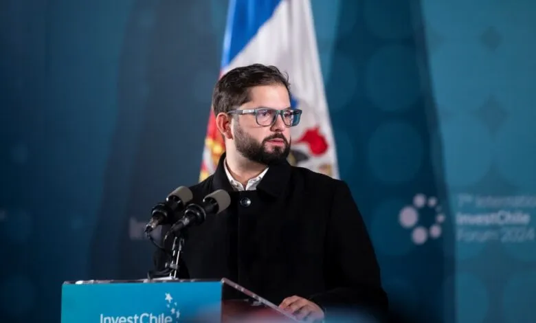 El Presidente Gabriel Boric anuncia una inversión histórica en inteligencia artificial durante su cuenta pública, destacando la creación de LatAmGPT junto a Brasil y nuevos centros de supercomputación en Chile.