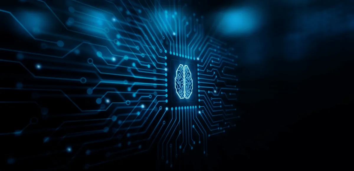 En su intervención, William Alarcón hace énfasis en la necesidad de adaptarse a la tecnología, especialmente en áreas de Inteligencia Artificial, para mantenerse competitivo en el mercado.