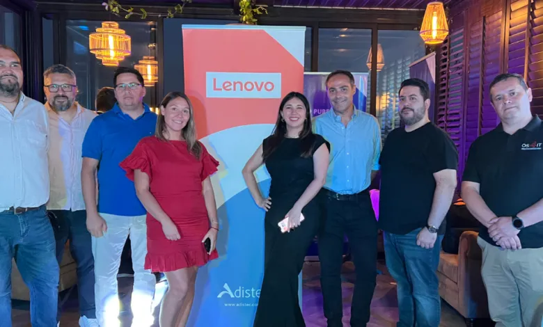 El equipo de OS4IT junto a Lenovo, presentando soluciones de seguridad.