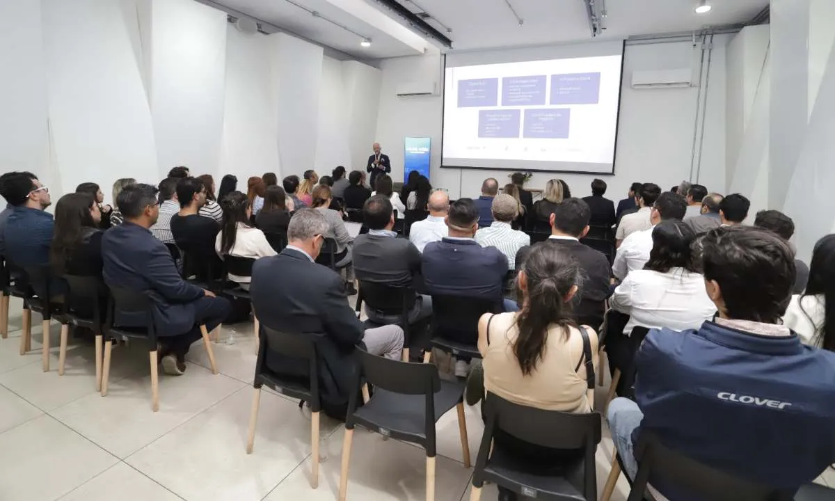 Asistentes de diversas empresas y canales participaron activamente en las sesiones de Azure Week en las oficinas de Intcomex Chile.