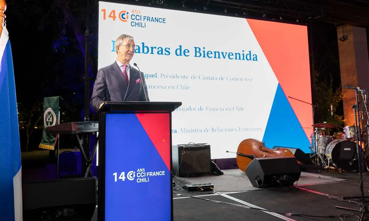 Intervención de autoridades durante la ceremonia en el Metropolitan Santiago.