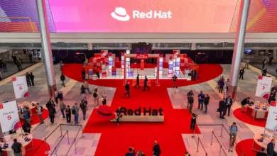 Red Hat anunció junto a Google y Meta una colaboración clave para integrar modelos de IA open source en entornos empresariales durante su Summit 2025 en Boston.