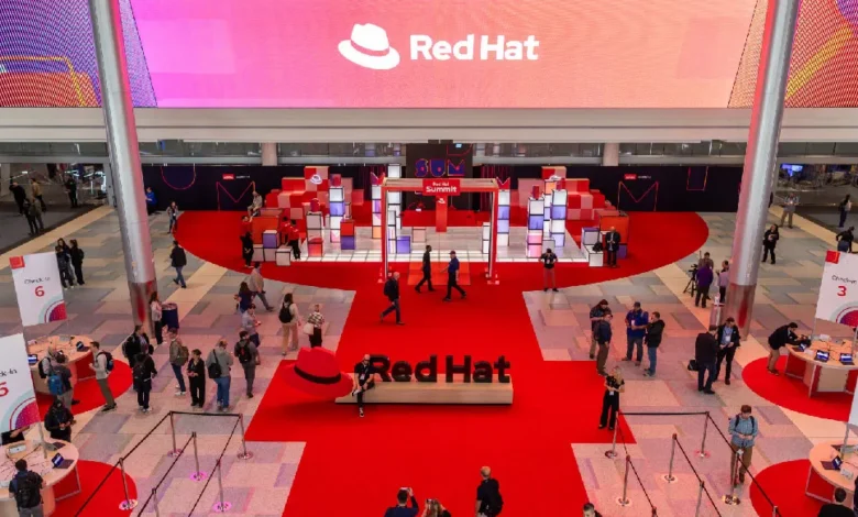 Red Hat anunció junto a Google y Meta una colaboración clave para integrar modelos de IA open source en entornos empresariales durante su Summit 2025 en Boston.