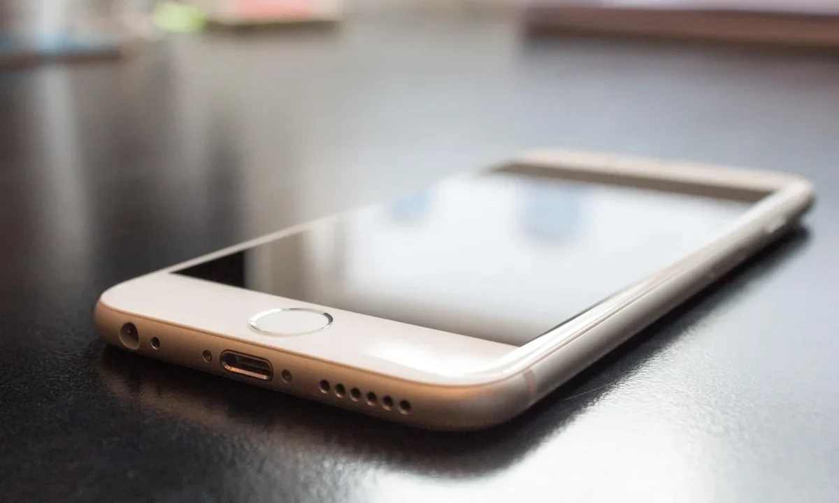 La seguridad del iPhone depende tanto de sus funciones como del comportamiento de quien lo utiliza.