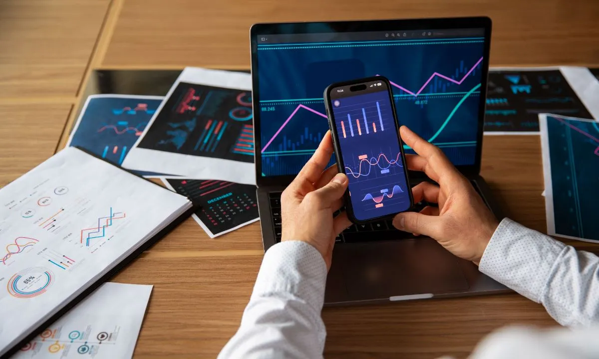 Las soluciones basadas en IA, como billeteras electrónicas y transferencias locales, están ampliando el acceso a servicios financieros para comunidades históricamente excluidas.