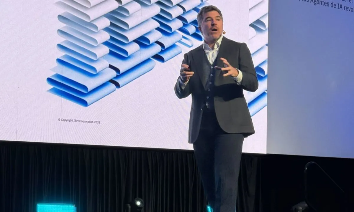 Más de 400 asistentes se reunieron en el Hotel W para conocer experiencias reales sobre el impacto de la IA generativa en el mundo empresarial chileno.