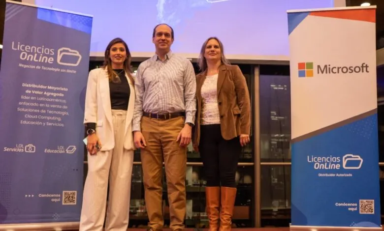 Camila Orellana, Daniel Abellá y Marcia Etulain.