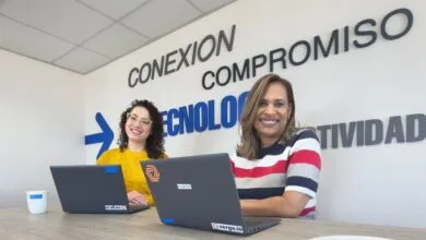 Grecia Rojas, ingeniera comercial y Business Development Manager, y Desiree López, ingeniera informática y Business Vendor Manager.