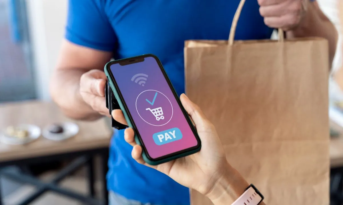 La Generación Z ha transformado la manera de gestionar el dinero, priorizando plataformas digitales sobre el efectivo y las cuentas tradicionales.