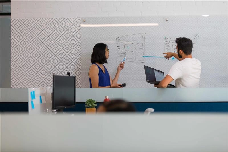 La ONU impulsa el código abierto como estándar global, con el apoyo formal de Red Hat, para fomentar la innovación y la transparencia tecnológica.