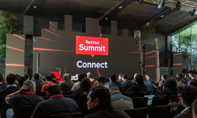 Ejecutivos y expertos en tecnología se preparan para debatir sobre IA y open source en el Red Hat Summit: Connect 2025 en Santiago.