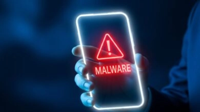 Cibercriminales engañan a víctimas para tomar el control de sus celulares.