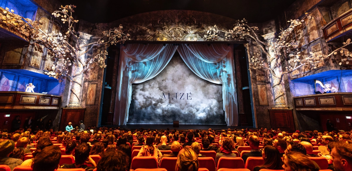 La proyección de Epson da vida a la imaginación en el nuevo espectáculo ALIZÉ de Cirque du Soleil en Berlín La proyección de Epson da vida a la imaginación en el nuevo espectáculo ALIZÉ de Cirque du Soleil en Berlín